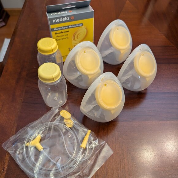 Medela Hands Free Collection Cup Bundle 21mm - Picture 1 of 6